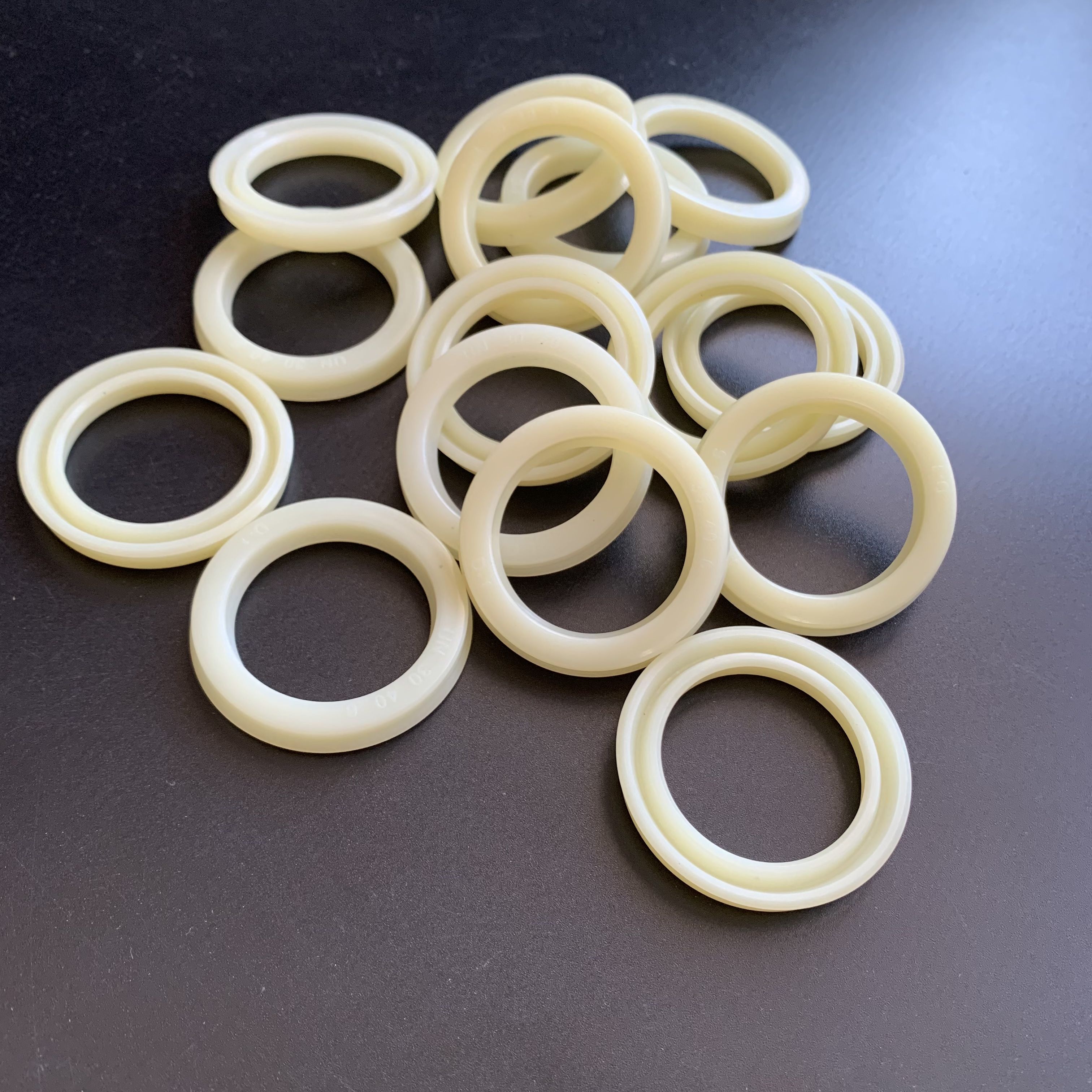 Macchina per lo stampaggio a iniezione di cilindri idraulici serie UHS / UN con paraolio importato per foro dell'albero del pistone del carrello elevatore